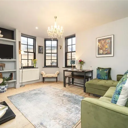 Tower Bridge Garden Balcony Shad Thames Chiq Boutique Aircon Secure Gated Parking For Vans